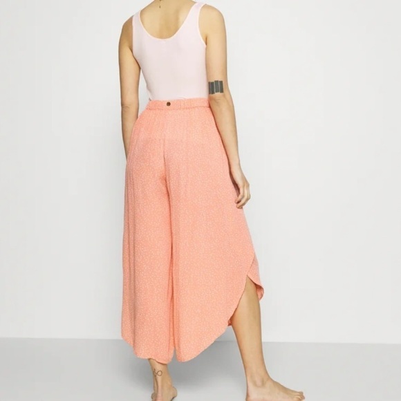 RIP Curl Tallows Spot Wrap Pants - Picture 2 of 16